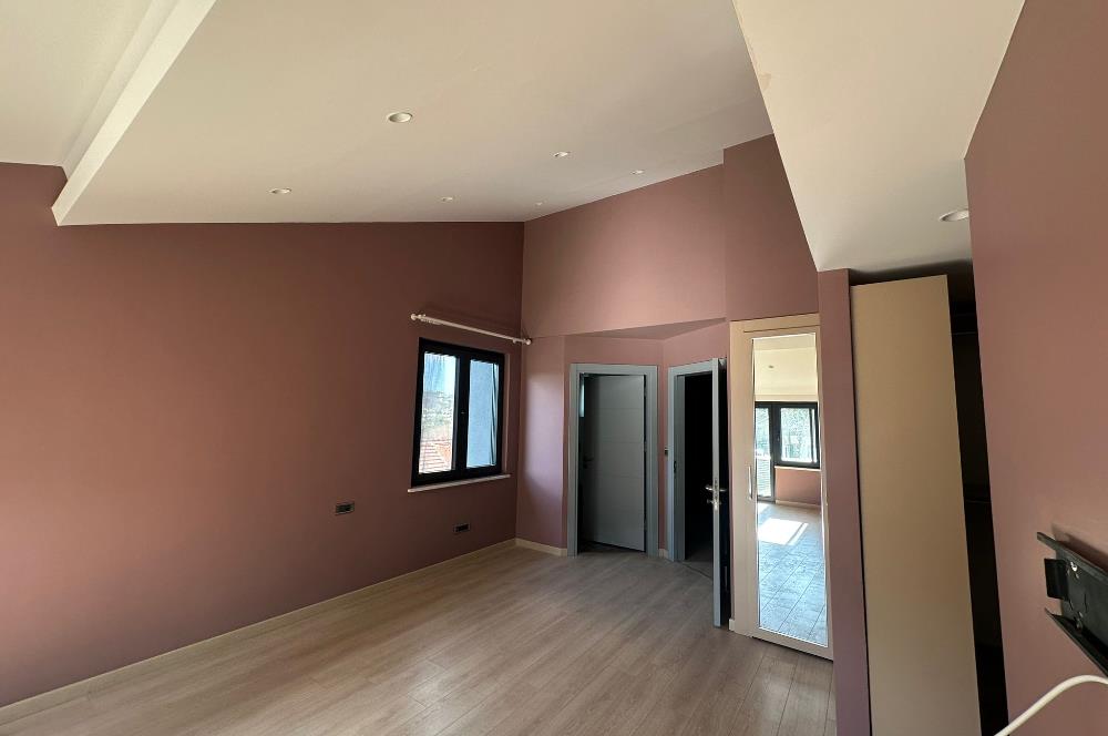 Zekeriyaköy butik havuzlu sitede 6+2 kiralık villa