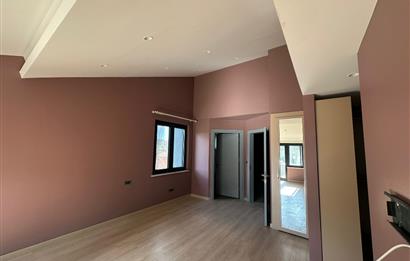 Zekeriyaköy butik havuzlu sitede 6+2 kiralık villa