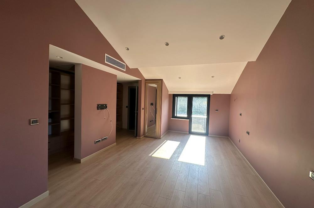 Zekeriyaköy butik havuzlu sitede 6+2 kiralık villa