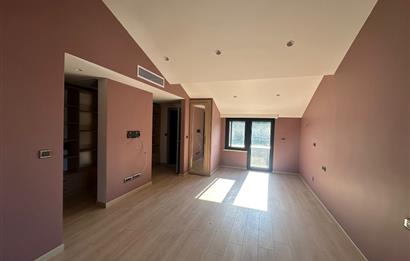 Zekeriyaköy butik havuzlu sitede 6+2 kiralık villa