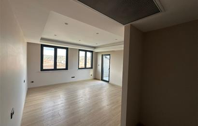 Zekeriyaköy butik havuzlu sitede 6+2 kiralık villa