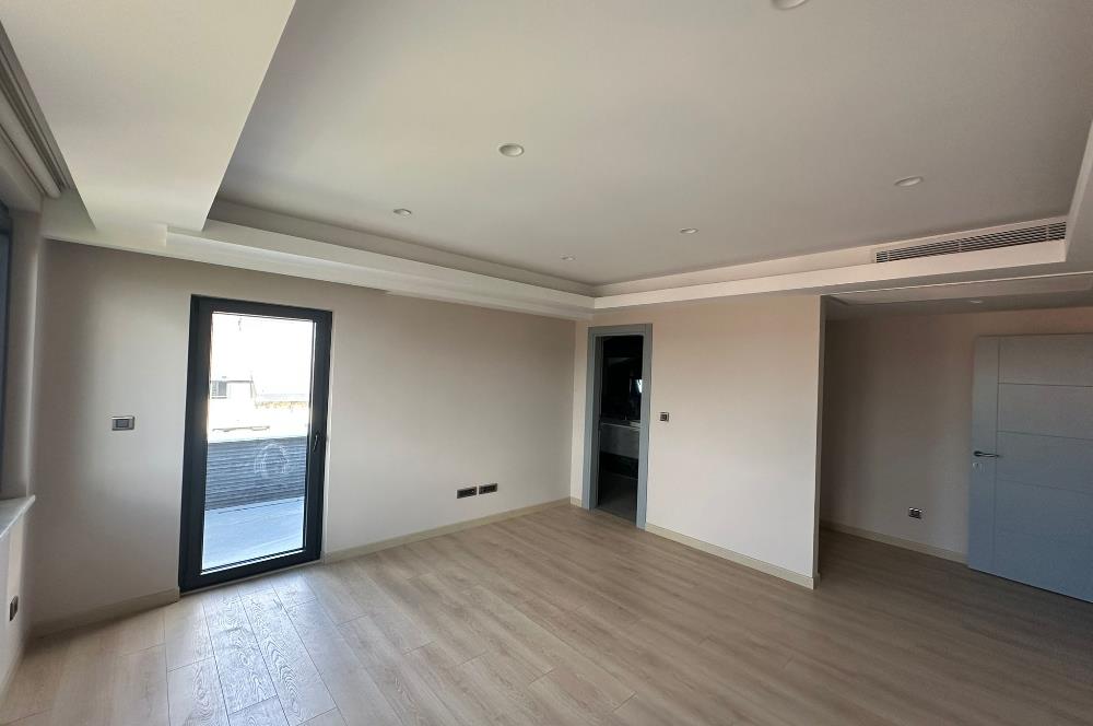 Zekeriyaköy butik havuzlu sitede 6+2 kiralık villa
