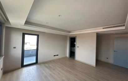 Zekeriyaköy butik havuzlu sitede 6+2 kiralık villa