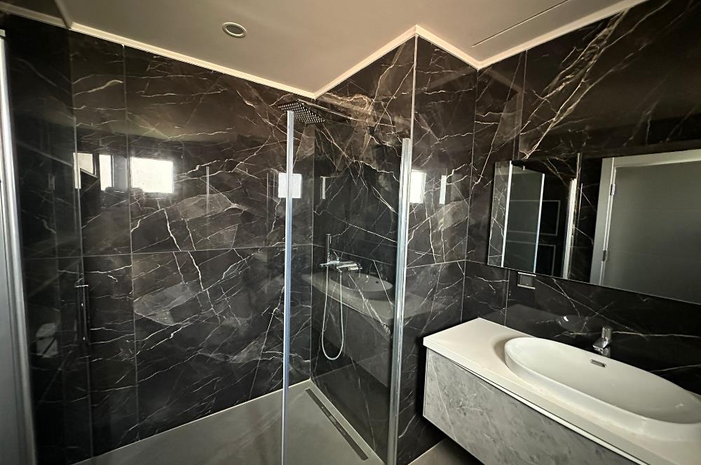 Zekeriyaköy butik havuzlu sitede 6+2 kiralık villa