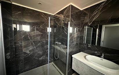 Zekeriyaköy butik havuzlu sitede 6+2 kiralık villa