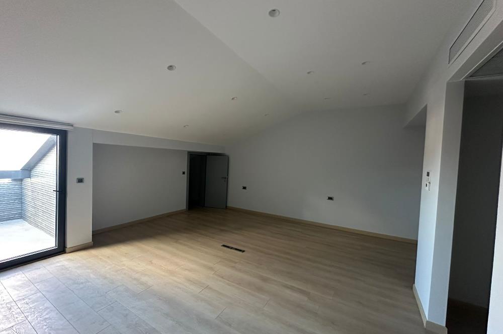 Zekeriyaköy butik havuzlu sitede 6+2 kiralık villa