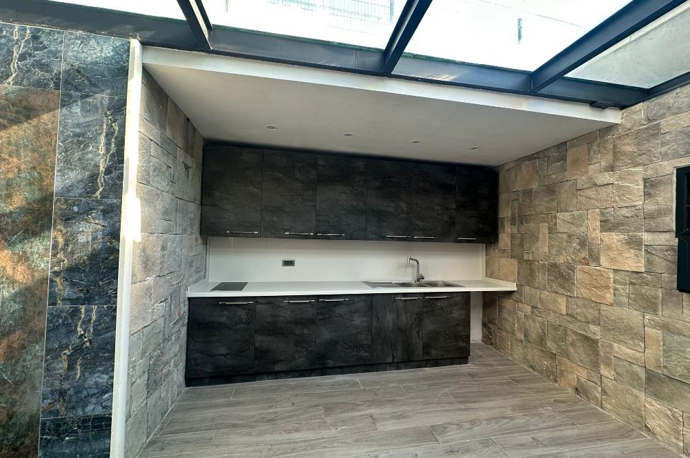 Zekeriyaköy butik havuzlu sitede 6+2 kiralık villa