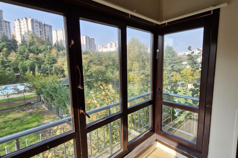 BAŞAKŞEHİR SALKIM KONAKLARINDA DOĞA İLE İÇ İÇE SATILIK TRİPLEKS VİLLA