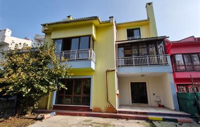 BAŞAKŞEHİR SALKIM KONAKLARINDA DOĞA İLE İÇ İÇE SATILIK TRİPLEKS VİLLA