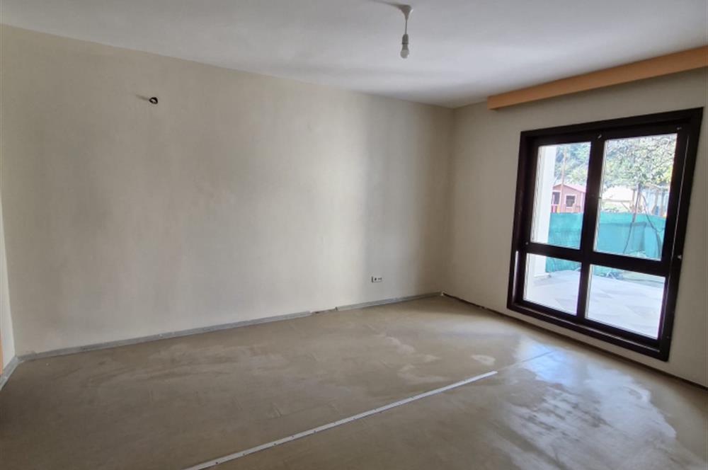 BAŞAKŞEHİR SALKIM KONAKLARINDA DOĞA İLE İÇ İÇE SATILIK TRİPLEKS VİLLA