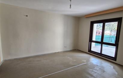 BAŞAKŞEHİR SALKIM KONAKLARINDA DOĞA İLE İÇ İÇE SATILIK TRİPLEKS VİLLA