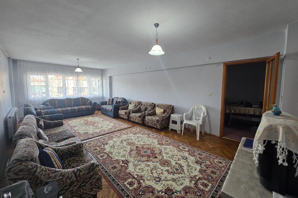 Fesleğen Mahallesi Emek Caddesi Üzerinde 190,00 m² 4+1 Daire...