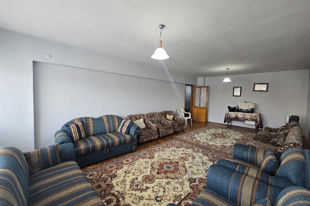 Fesleğen Mahallesi Emek Caddesi Üzerinde 190,00 m² 4+1 Daire...