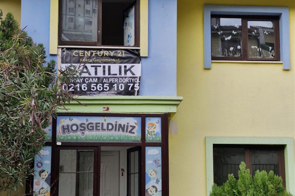 BAŞAKŞEHİR SALKIM KONAKLARINDA DOĞA İLE İÇ İÇE SATILIK TRİPLEKS VİLLA