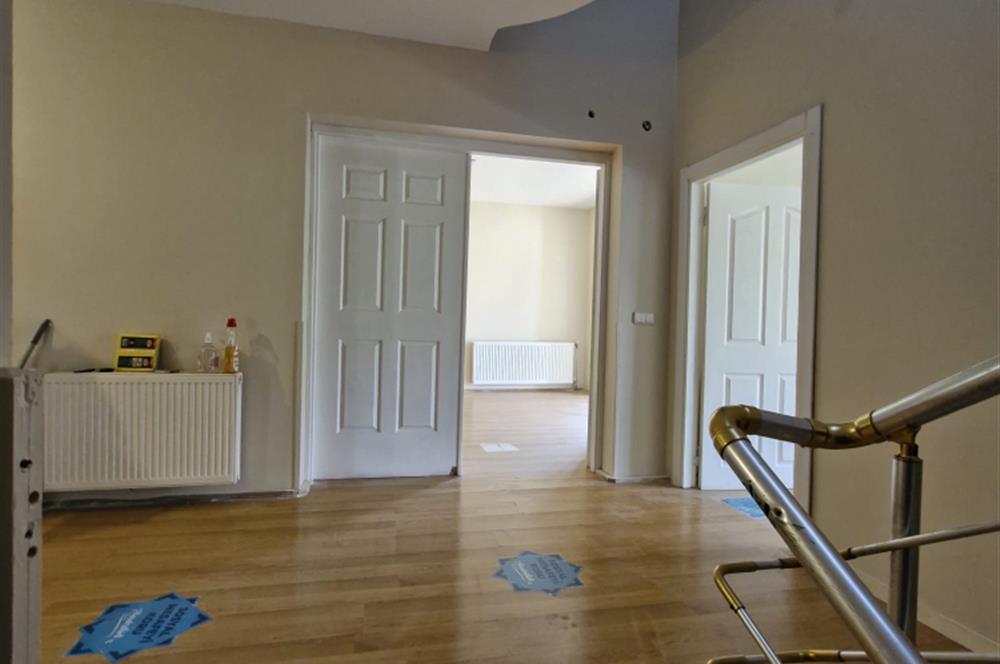 BAŞAKŞEHİR SALKIM KONAKLARINDA DOĞA İLE İÇ İÇE SATILIK TRİPLEKS VİLLA