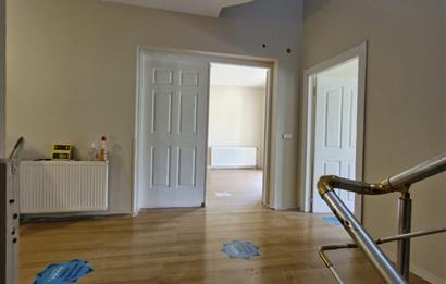 BAŞAKŞEHİR SALKIM KONAKLARINDA DOĞA İLE İÇ İÇE SATILIK TRİPLEKS VİLLA