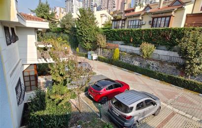 BAŞAKŞEHİR SALKIM KONAKLARINDA DOĞA İLE İÇ İÇE SATILIK TRİPLEKS VİLLA