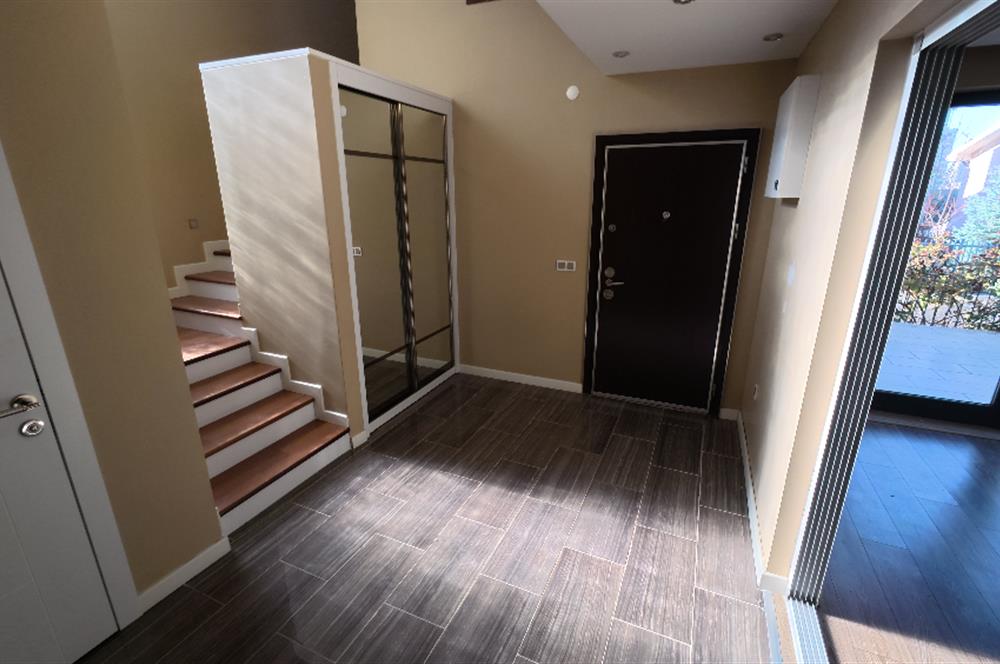 SİYASAL BAHÇEKENT SİTESİNDE 5+1 ŞÖMİNELİ LÜKS KİRALIK VİLLA