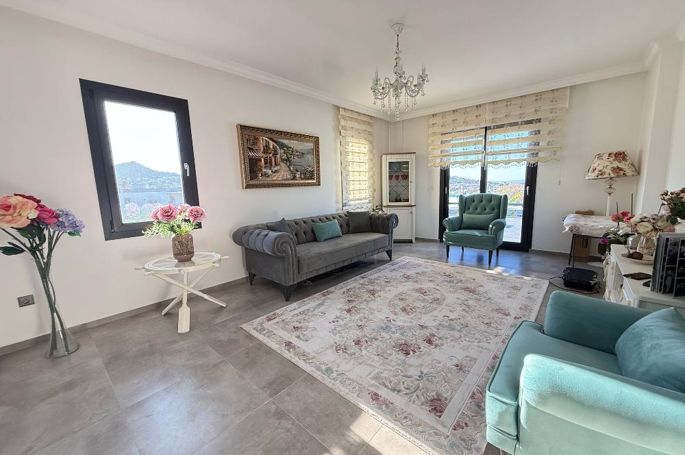 Gümüşlükte 5+1 250 m2 Eşyasız Kiralık Daire