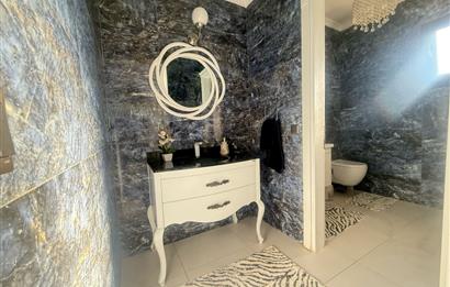 Gümüşlükte 5+1 250 m2 Eşyasız Kiralık Daire