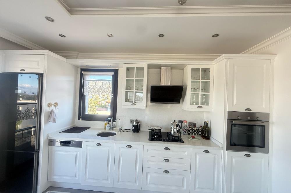 Gümüşlükte 5+1 250 m2 Eşyasız Kiralık Daire