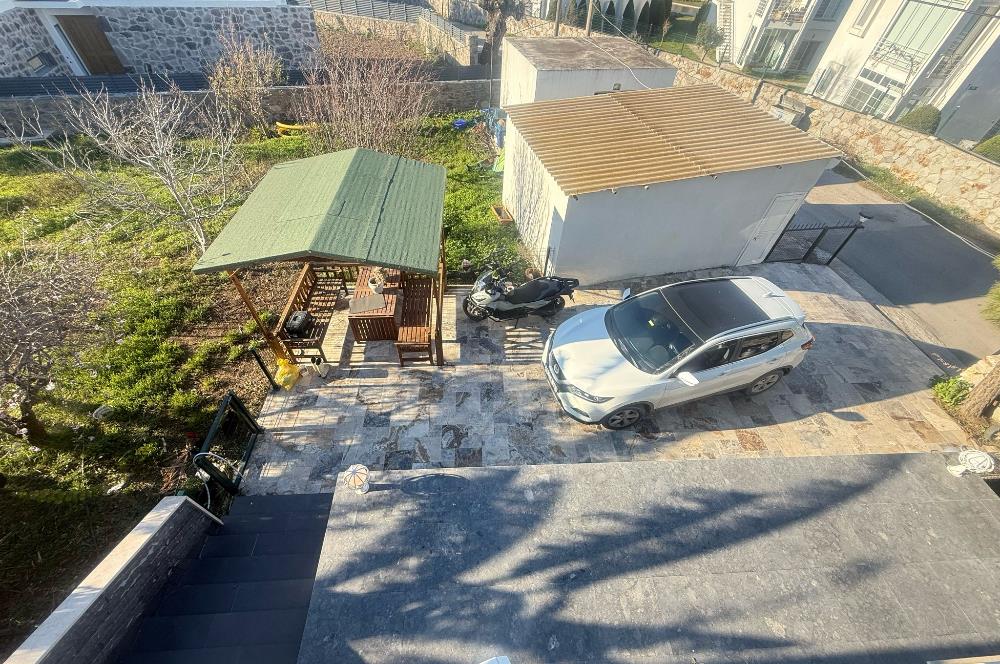 Gümüşlükte 5+1 250 m2 Eşyasız Kiralık Daire