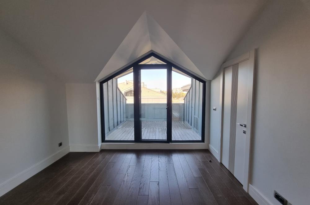 1263574833 ÜSKÜDAR ŞEHRİZAR KONAKLARI'NDA 6+1 LÜKS ÇATI DUBLEKSİ 