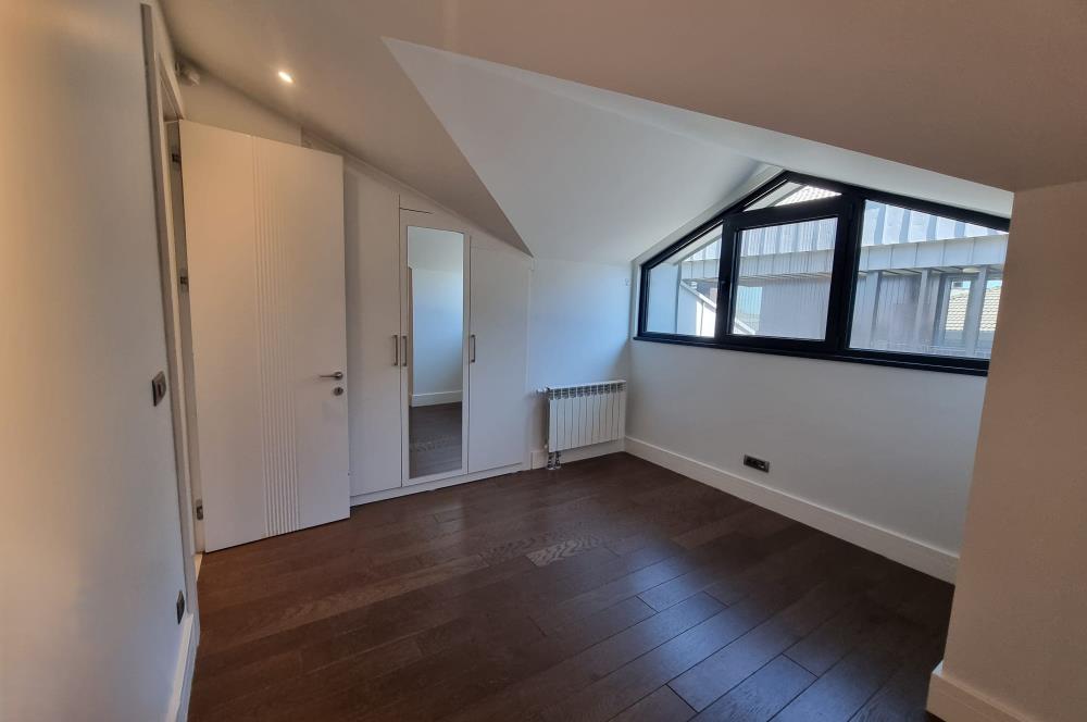 1263574833 ÜSKÜDAR ŞEHRİZAR KONAKLARI'NDA 6+1 LÜKS ÇATI DUBLEKSİ 