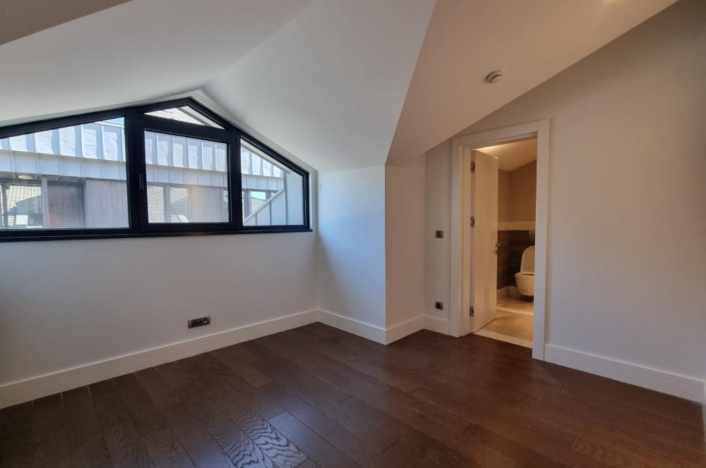 1263574833 ÜSKÜDAR ŞEHRİZAR KONAKLARI'NDA 6+1 LÜKS ÇATI DUBLEKSİ 