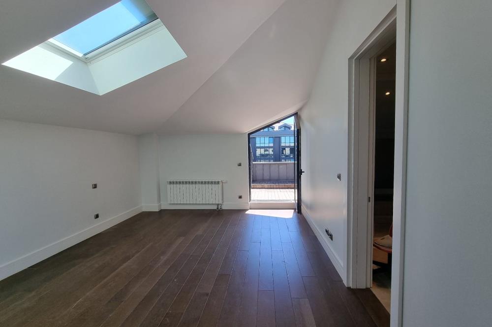 1263574833 ÜSKÜDAR ŞEHRİZAR KONAKLARI'NDA 6+1 LÜKS ÇATI DUBLEKSİ 