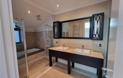 1263574833 ÜSKÜDAR ŞEHRİZAR KONAKLARI'NDA 6+1 LÜKS ÇATI DUBLEKSİ 