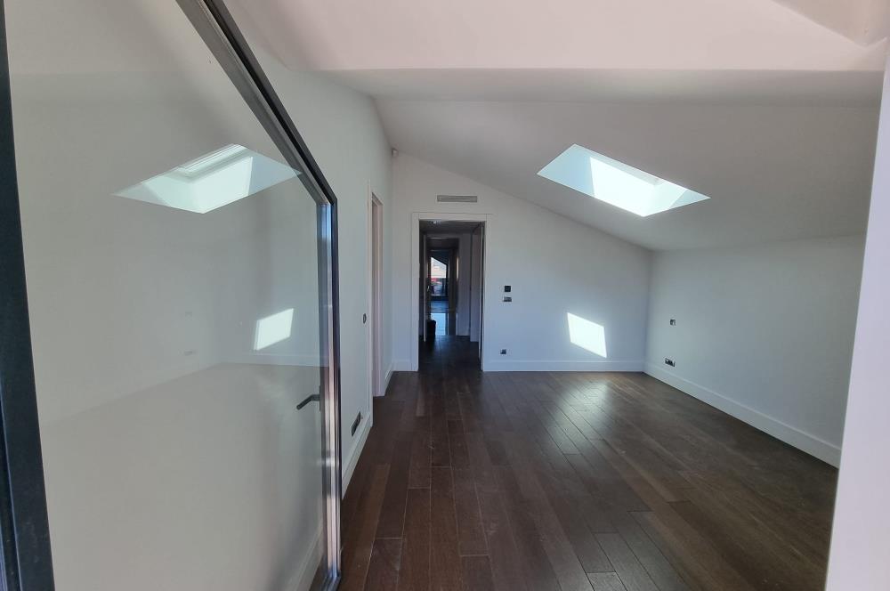 1263574833 ÜSKÜDAR ŞEHRİZAR KONAKLARI'NDA 6+1 LÜKS ÇATI DUBLEKSİ 