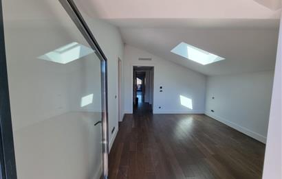 1263574833 ÜSKÜDAR ŞEHRİZAR KONAKLARI'NDA 6+1 LÜKS ÇATI DUBLEKSİ 