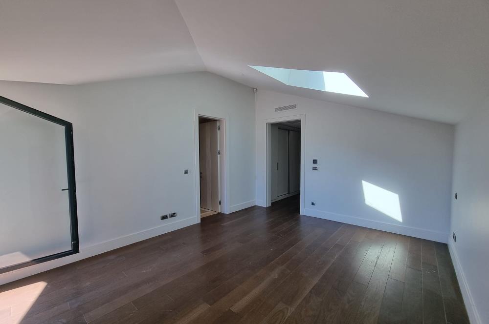 1263574833 ÜSKÜDAR ŞEHRİZAR KONAKLARI'NDA 6+1 LÜKS ÇATI DUBLEKSİ 