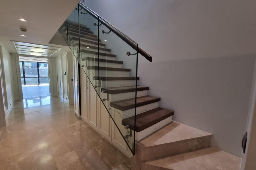 1263574833 ÜSKÜDAR ŞEHRİZAR KONAKLARI'NDA 6+1 LÜKS ÇATI DUBLEKSİ 