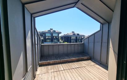 1263574833 ÜSKÜDAR ŞEHRİZAR KONAKLARI'NDA 6+1 LÜKS ÇATI DUBLEKSİ 