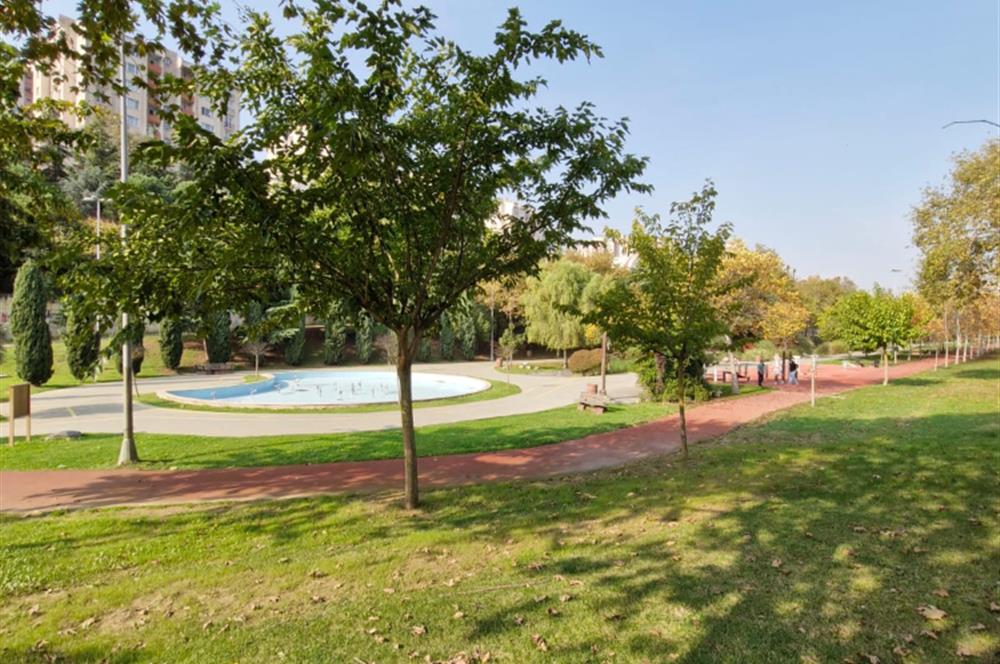 BAŞAKŞEHİR SALKIM KONAKLARINDA DOĞA İLE İÇ İÇE SATILIK TRİPLEKS VİLLA