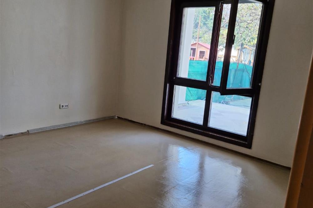 BAŞAKŞEHİR SALKIM KONAKLARINDA DOĞA İLE İÇ İÇE SATILIK TRİPLEKS VİLLA