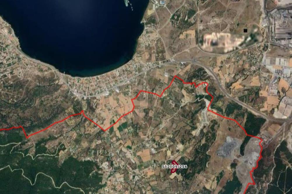 Foça / Kozbeyli — 635 m² Hisseli Arsa / Rızai Taksimli – Hobi Evi ve Bahçe İçin İdeal