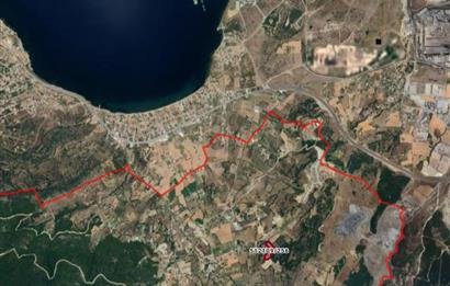 Foça / Kozbeyli — 635 m² Hisseli Arsa / Rızai Taksimli – Hobi Evi ve Bahçe İçin İdeal