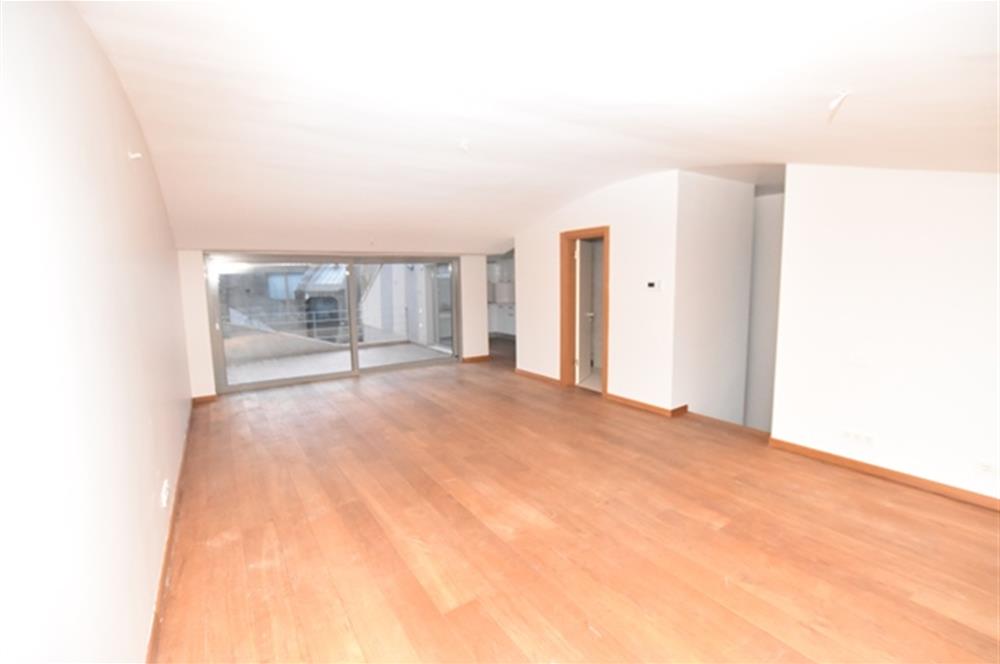 Parkone Sitesi'nde Doğa Manzaralı Satılık Çatı Dubleks