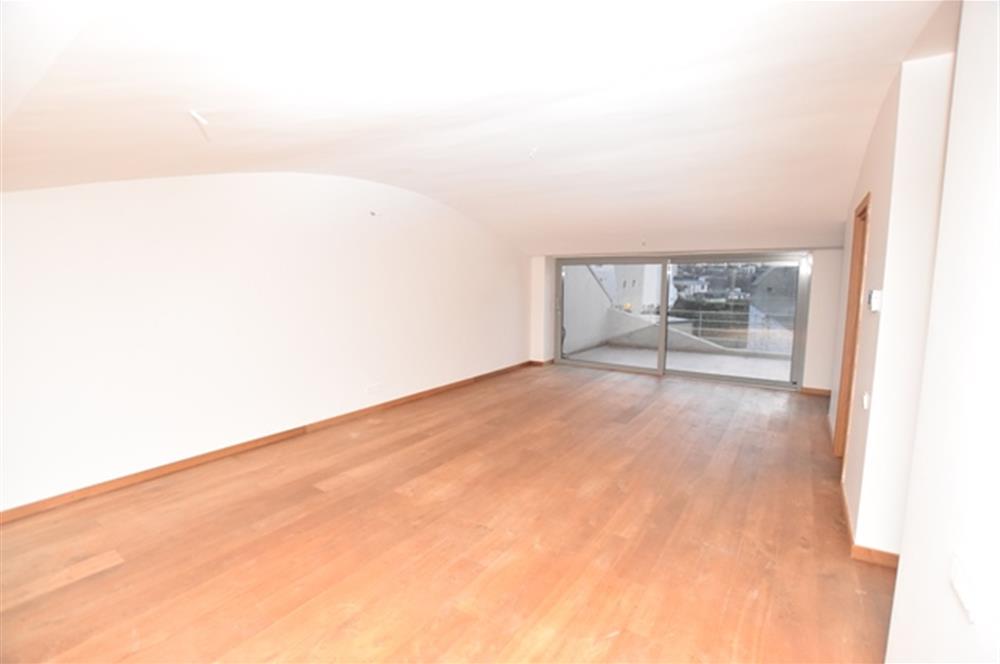 Parkone Sitesi'nde Doğa Manzaralı Satılık Çatı Dubleks