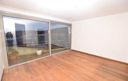 Parkone Sitesi'nde Doğa Manzaralı Satılık Çatı Dubleks