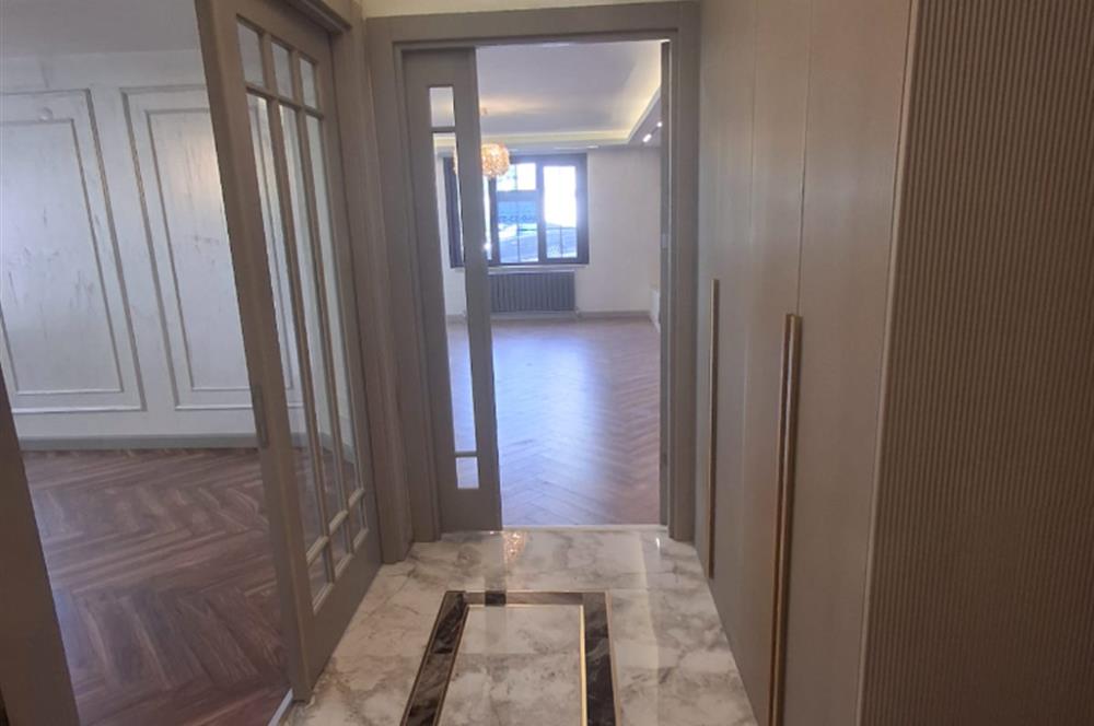 Çukurambar'da Tamamen Yenilenmiş, Sıfır Ayarında Lüks 3+1 Daire