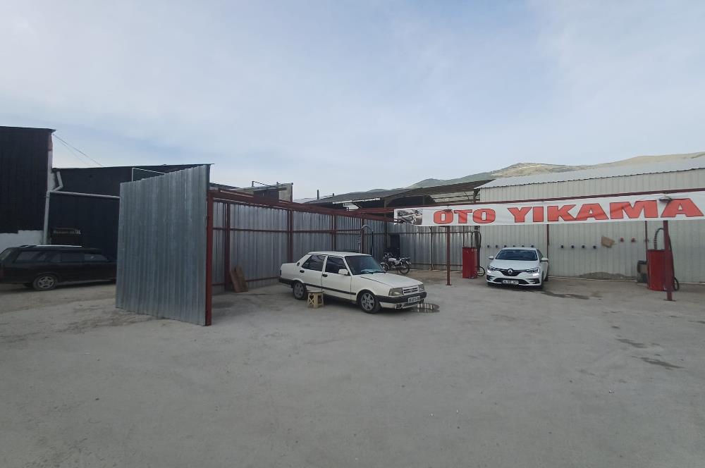 C21 Cius; Gemlik Çevre Yolda Kurulu İşleyen Oto Yıkama Servisi