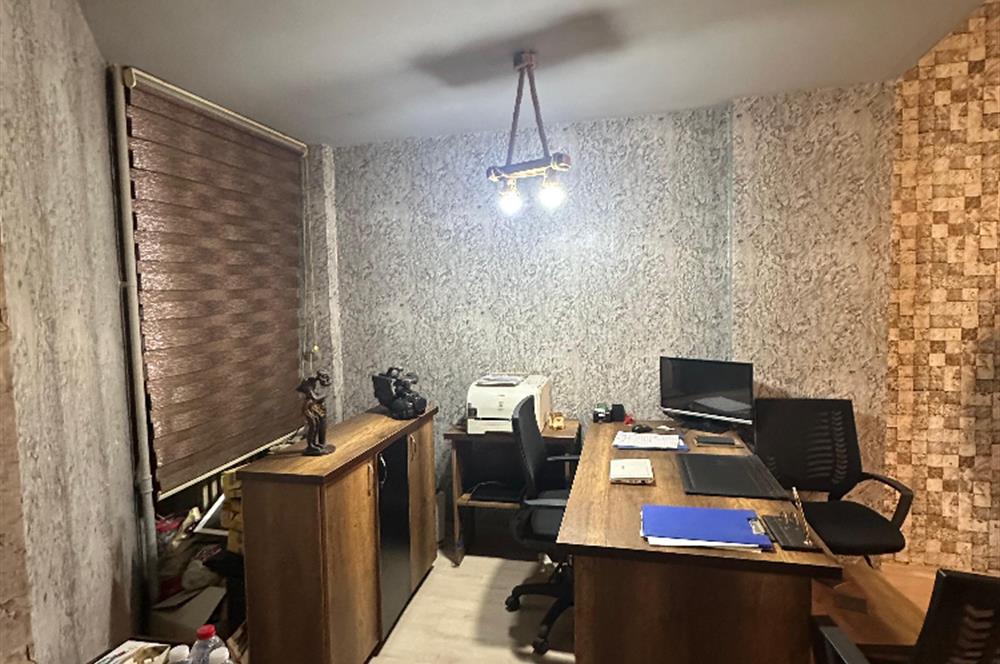 İstiklal Caddesinde Yüksek Tabela Değerli 45m² Satılık Ofis