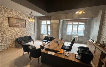 İstiklal Caddesinde Yüksek Tabela Değerli 45m² Satılık Ofis