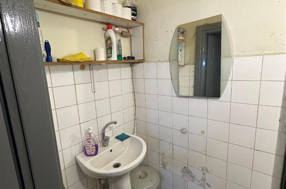 İstiklal Caddesinde Yüksek Tabela Değerli 45m² Satılık Ofis