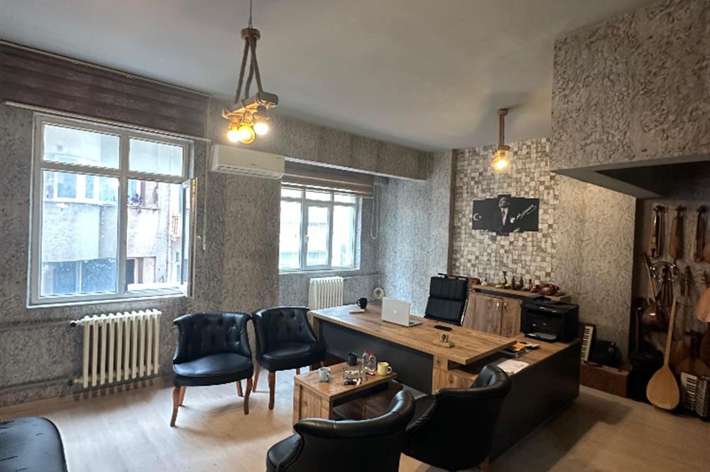 İstiklal Caddesinde Yüksek Tabela Değerli 45m² Satılık Ofis