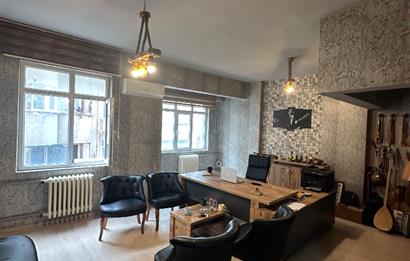 İstiklal Caddesinde Yüksek Tabela Değerli 45m² Satılık Ofis